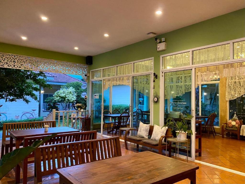 Ruen Maihom Riverside Cottage Kanchanaburi Ngoại thất bức ảnh