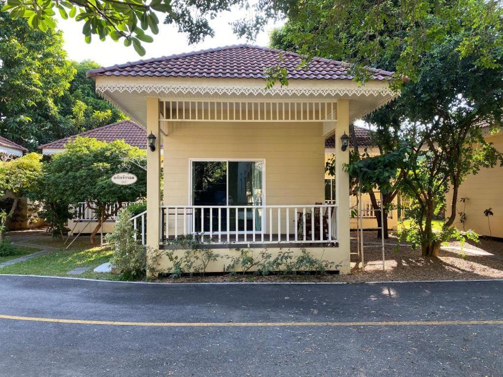 Ruen Maihom Riverside Cottage Kanchanaburi Ngoại thất bức ảnh