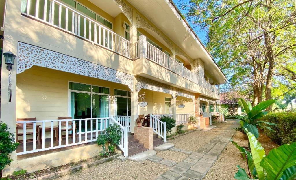 Ruen Maihom Riverside Cottage Kanchanaburi Ngoại thất bức ảnh