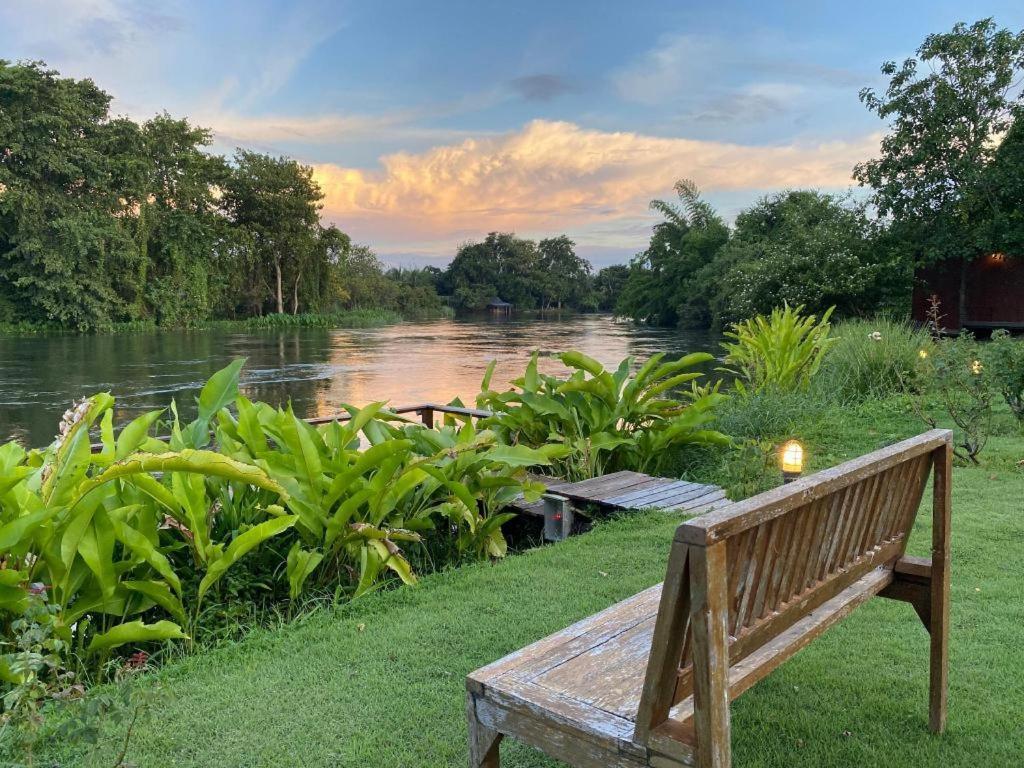 Ruen Maihom Riverside Cottage Kanchanaburi Ngoại thất bức ảnh