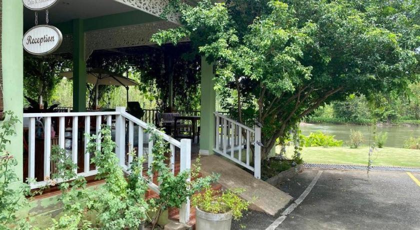 Ruen Maihom Riverside Cottage Kanchanaburi Ngoại thất bức ảnh